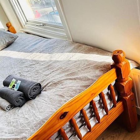 3 Bed House East London Home Екстериор снимка