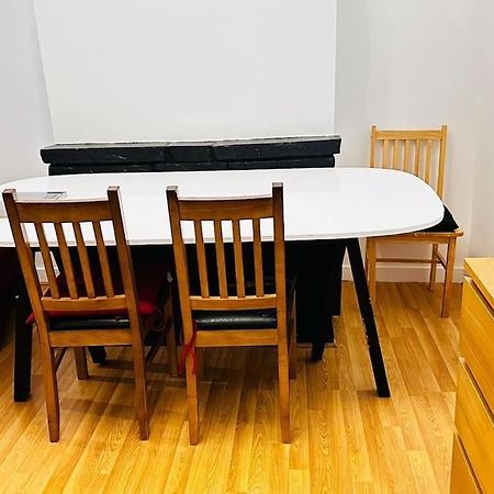 3 Bed House East London Home Екстериор снимка
