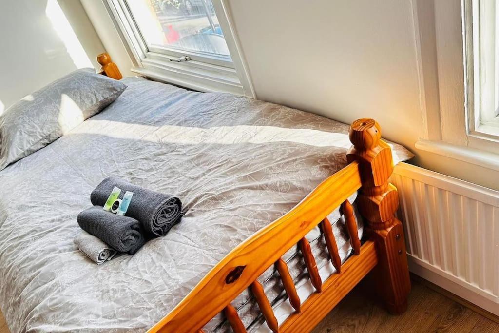 3 Bed House East London Home Екстериор снимка