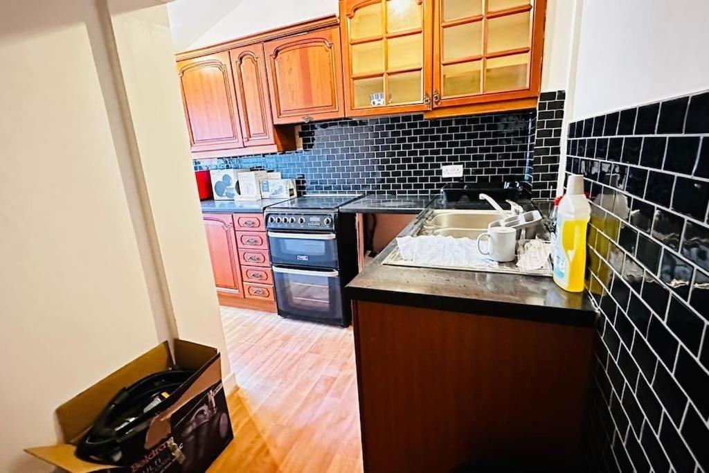 3 Bed House East London Home Екстериор снимка